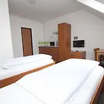 Wellness A Restaurace U Gigantu Πανσιόν Πίλζεν