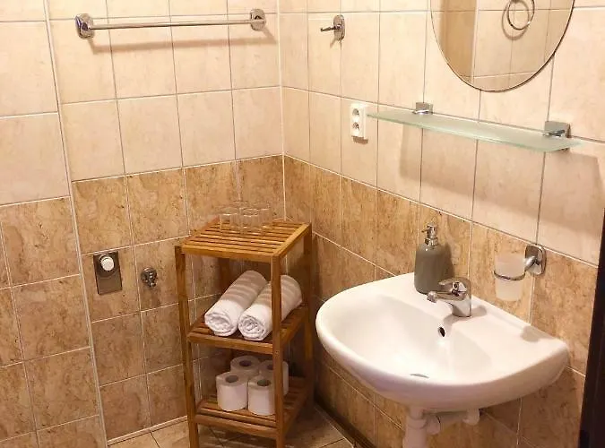 Wellness A Restaurace U Gigantu Konukevi 4*